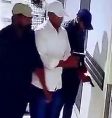 باند مسلح مجرم معروف را در بیمارستان به قتل رساند/ ویدئو