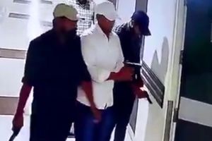 باند مسلح مجرم معروف را در بیمارستان به قتل رساند/ ویدئو