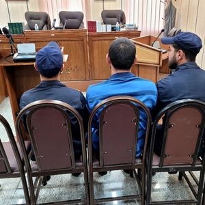 التماس مادر قاتل به مادر الهه مقابل دادگاه/ ویدئو