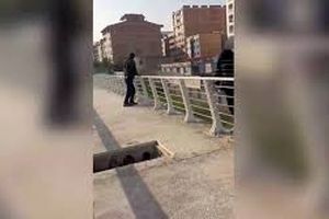 خودکشی دختر 18 ساله از پل هوایی ناکام ماند/ ویدئو